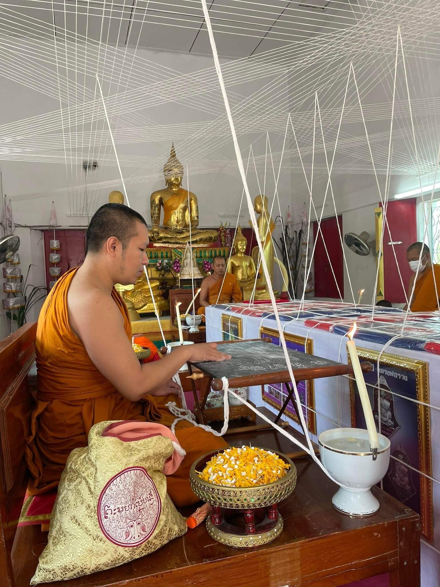 การลบผงในระหว่างพิธี
